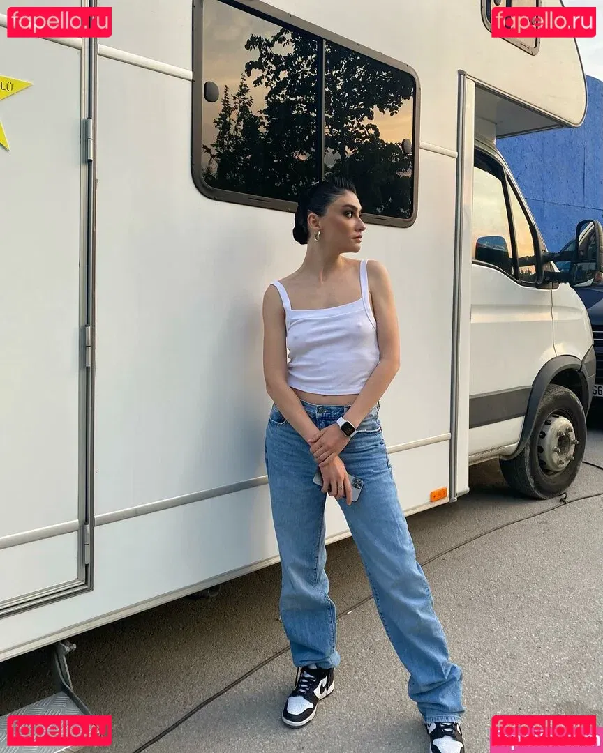 Hazar Erguclu Onlyfans Photo Gallery 