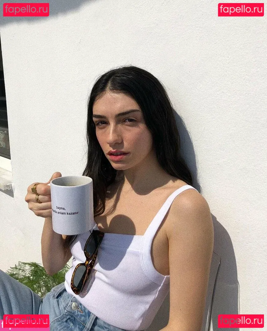 Hazar Erguclu Onlyfans Photo Gallery 