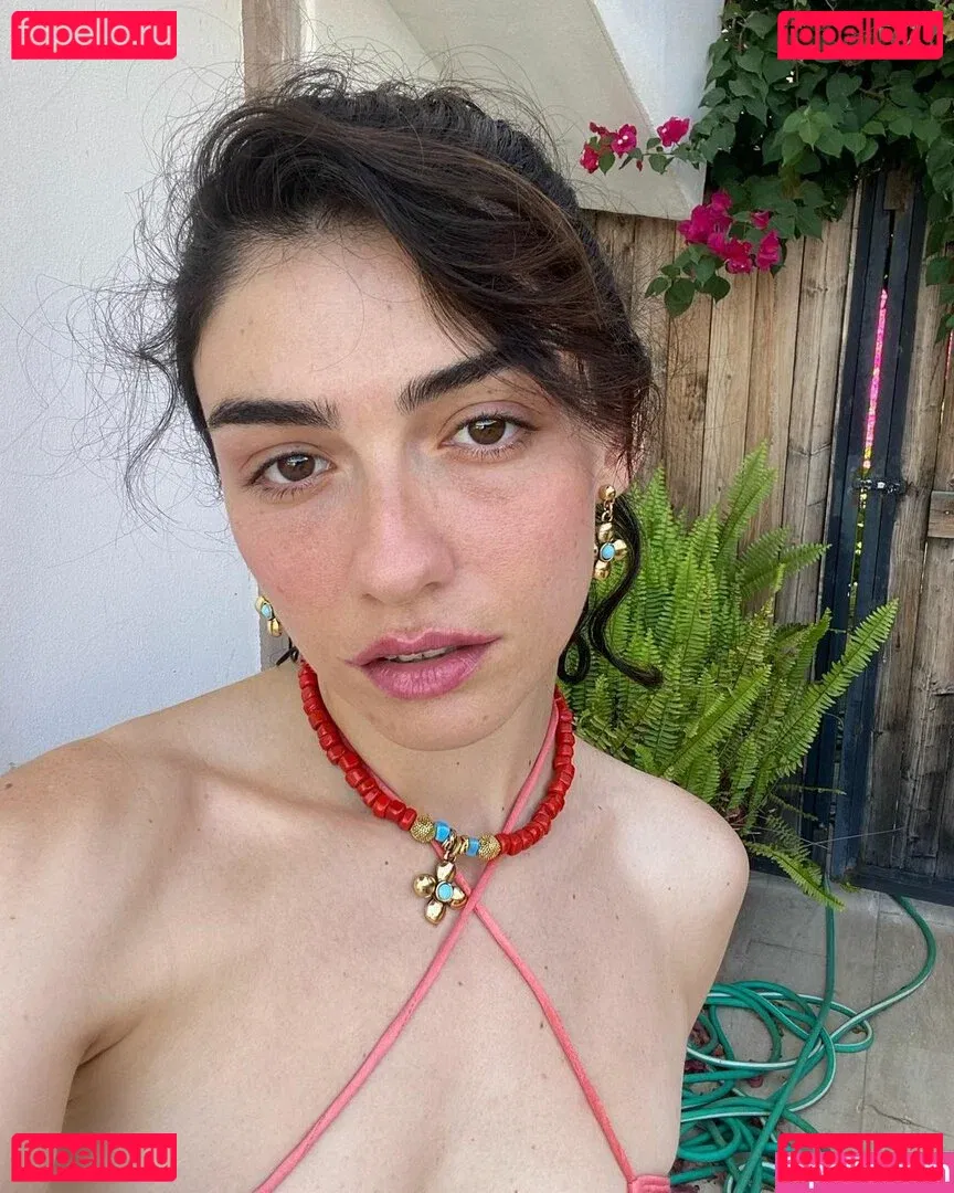 Hazar Erguclu Onlyfans Photo Gallery 