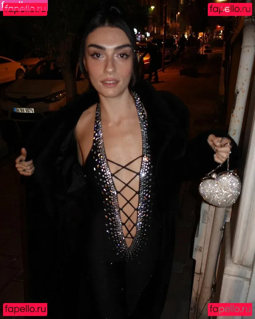 Hazar Erguclu Onlyfans Photo Gallery 