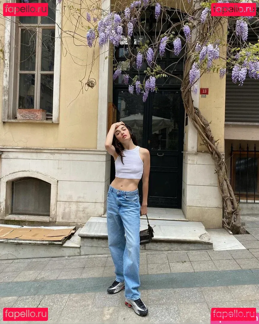 Hazar Erguclu Onlyfans Photo Gallery 