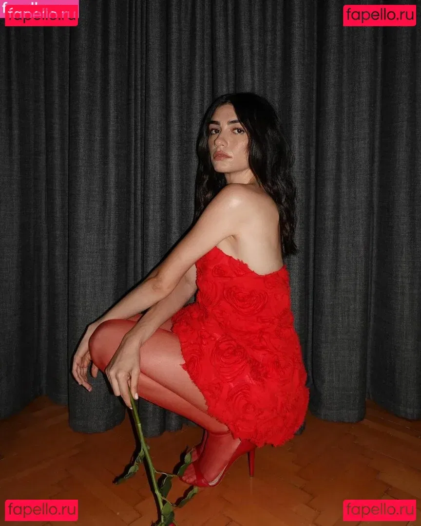 Hazar Erguclu Onlyfans Photo Gallery 