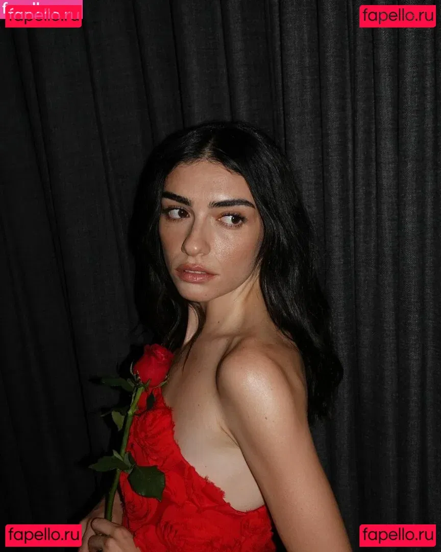 Hazar Erguclu Onlyfans Photo Gallery 