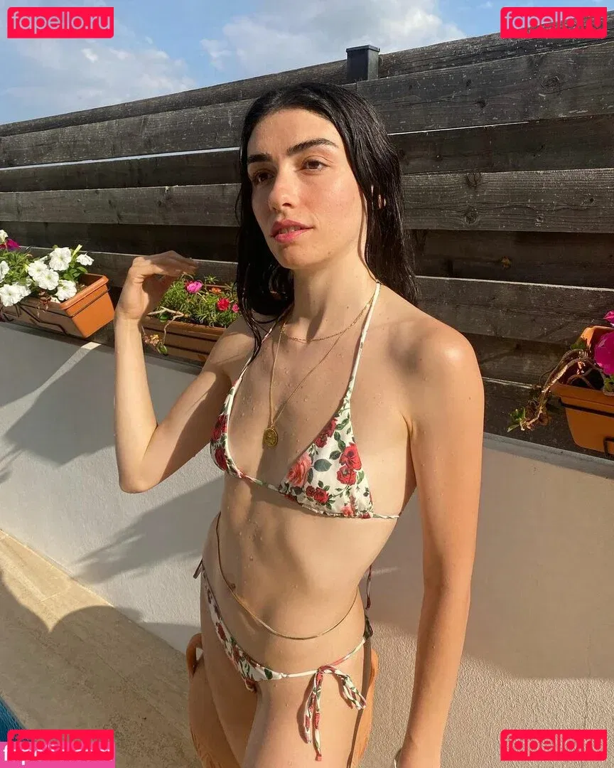 Hazar Erguclu Onlyfans Photo Gallery 