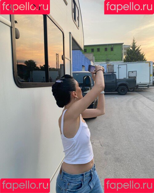 Hazar Erguclu Onlyfans Photo Gallery 