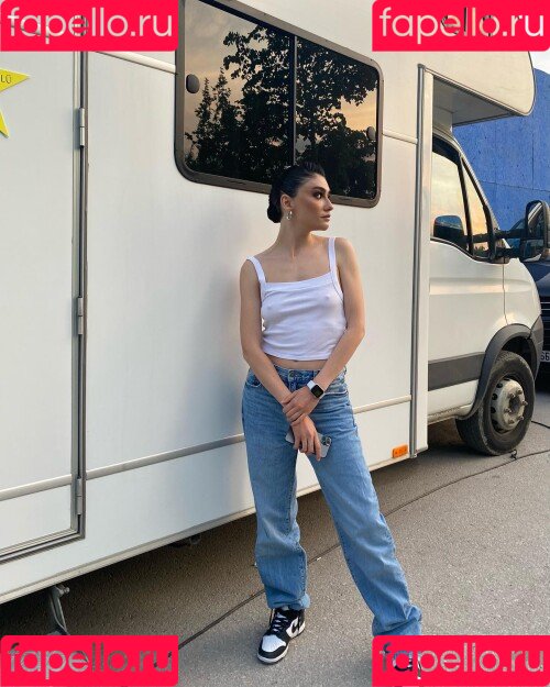 Hazar Erguclu Onlyfans Photo Gallery 