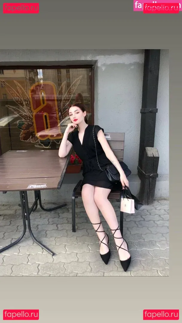 Julia Molligan Onlyfans Photo Gallery 