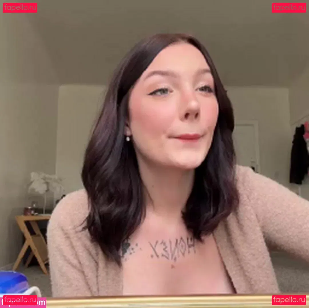 Julia Molligan Onlyfans Photo Gallery 