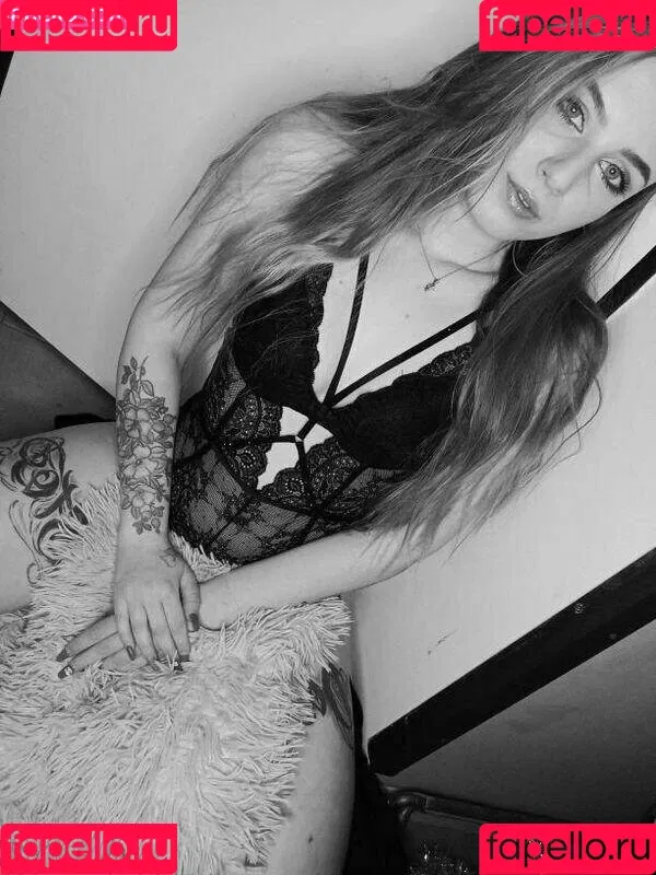 hollyclue Onlyfans Photo Gallery 