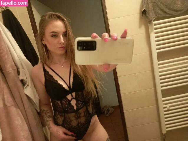 hollyclue Onlyfans Photo Gallery 