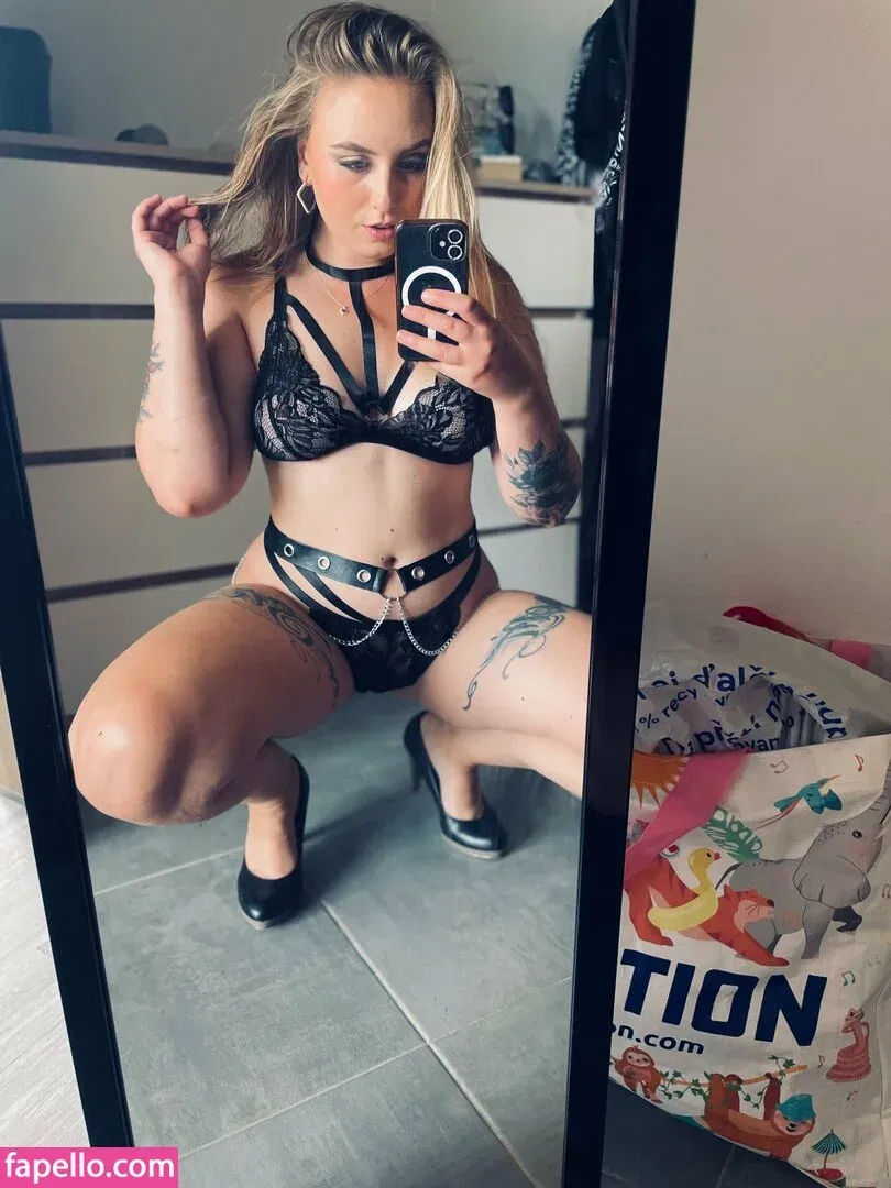 hollyclue Onlyfans Photo Gallery 