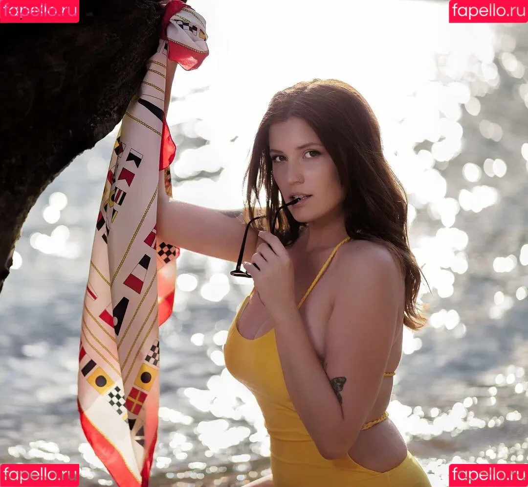 Chloe Maddren Onlyfans Photo Gallery 
