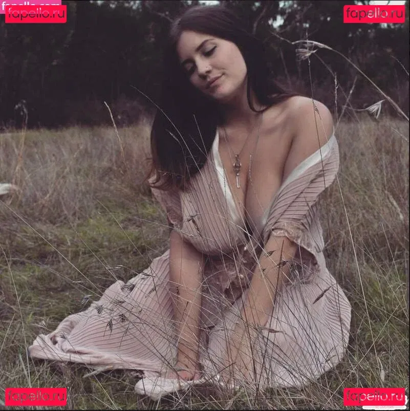 Chloe Maddren Onlyfans Photo Gallery 