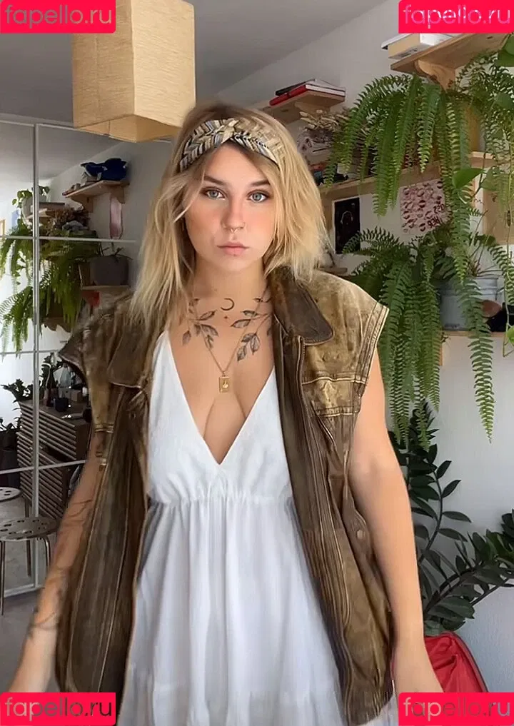 Viky kid Onlyfans Photo Gallery 