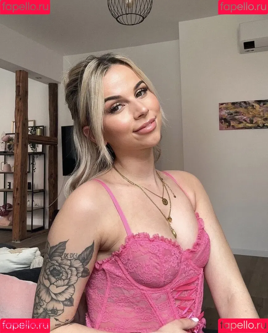 Kira Rodrigues Onlyfans Photo Gallery 