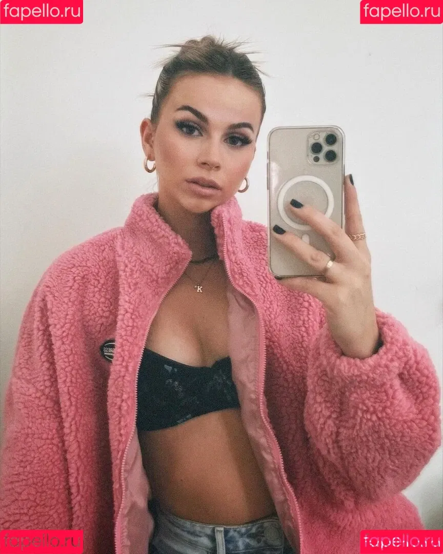 Kira Rodrigues Onlyfans Photo Gallery 
