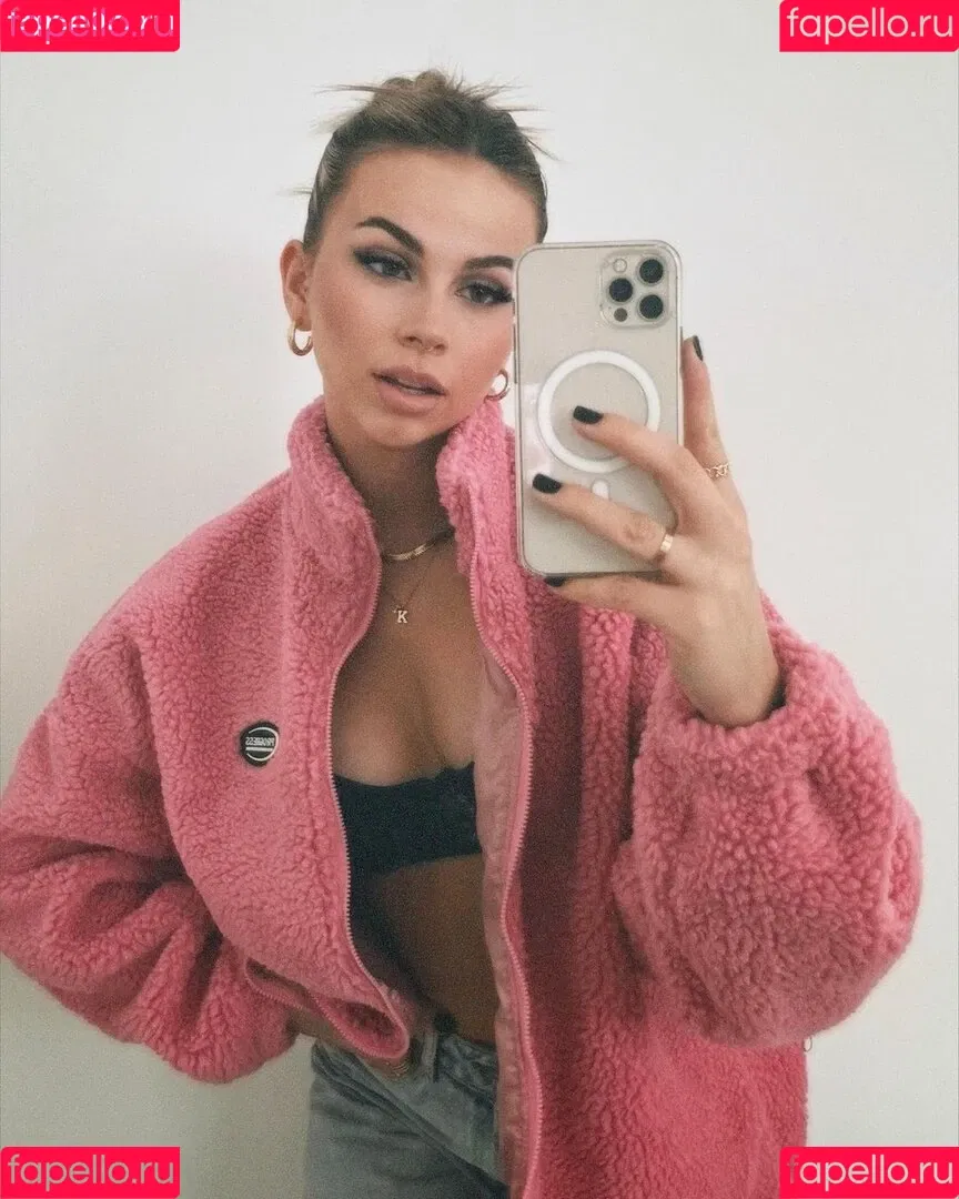 Kira Rodrigues Onlyfans Photo Gallery 