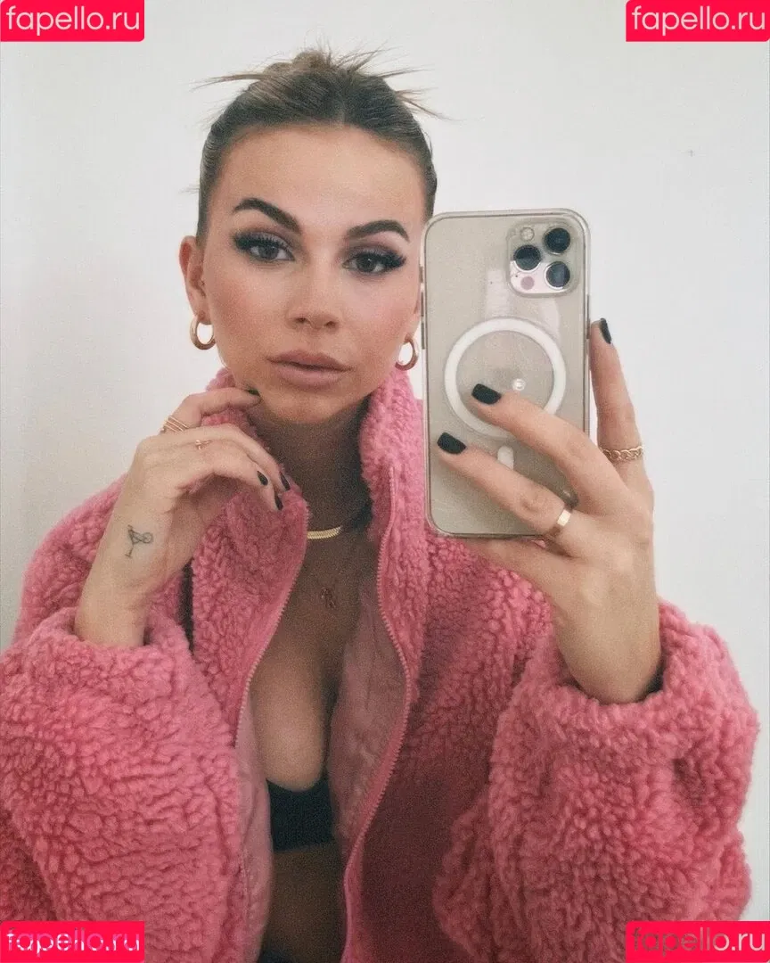 Kira Rodrigues Onlyfans Photo Gallery 
