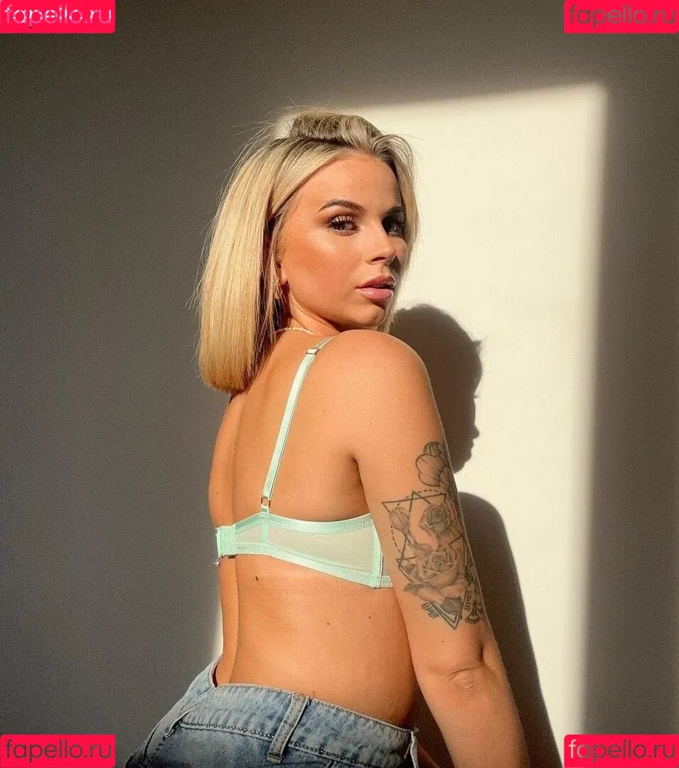 Kira Rodrigues Onlyfans Photo Gallery 