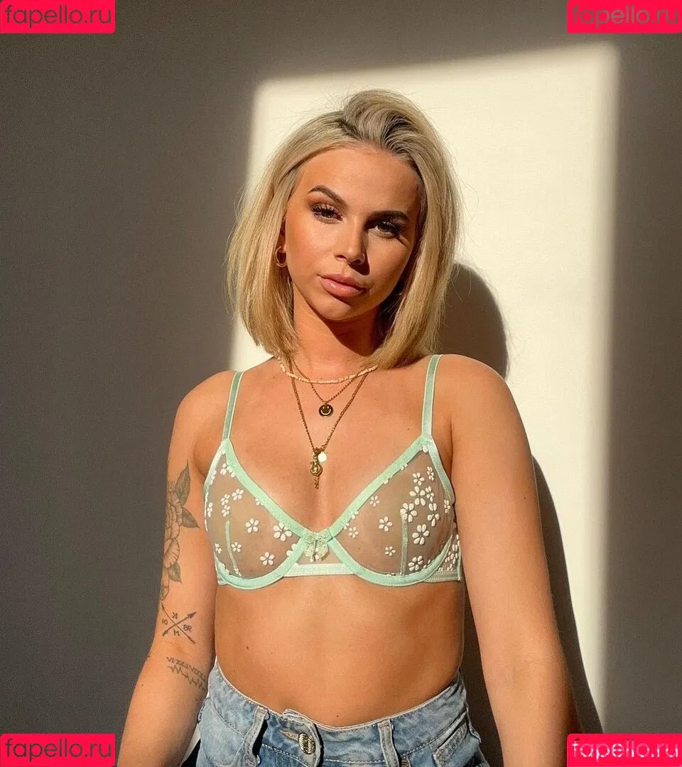 Kira Rodrigues Onlyfans Photo Gallery 