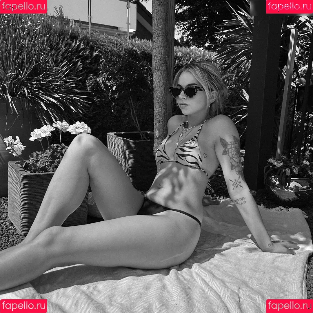 Kira Rodrigues Onlyfans Photo Gallery 