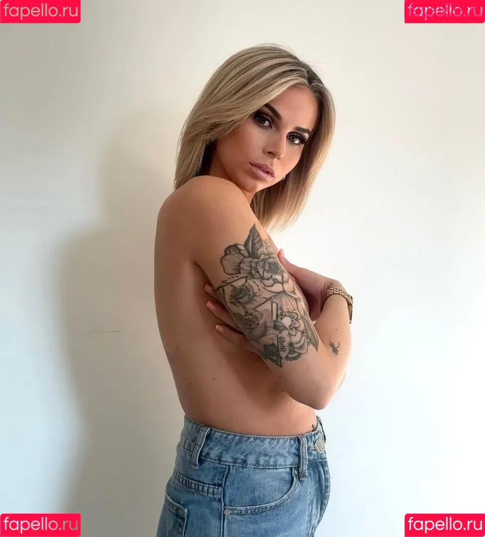 Kira Rodrigues Onlyfans Photo Gallery 
