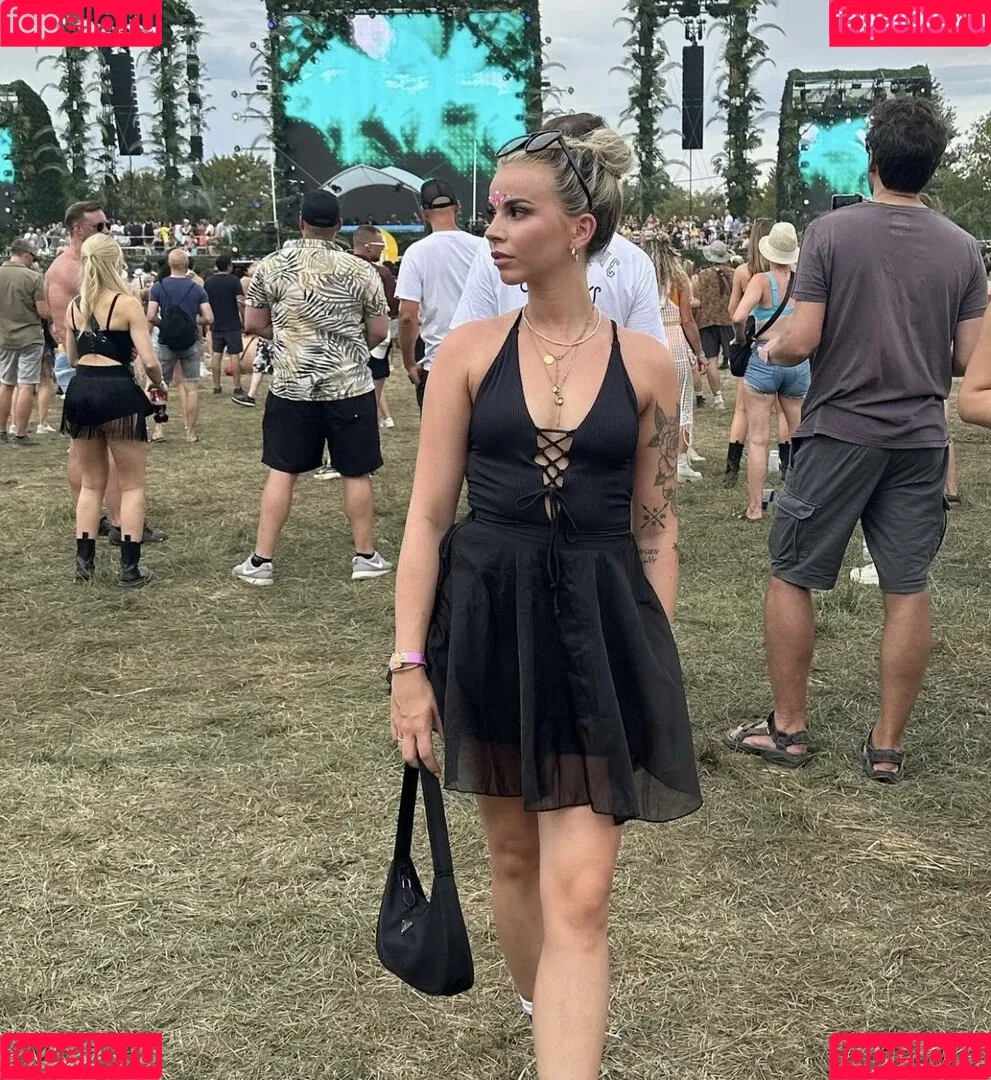 Kira Rodrigues Onlyfans Photo Gallery 