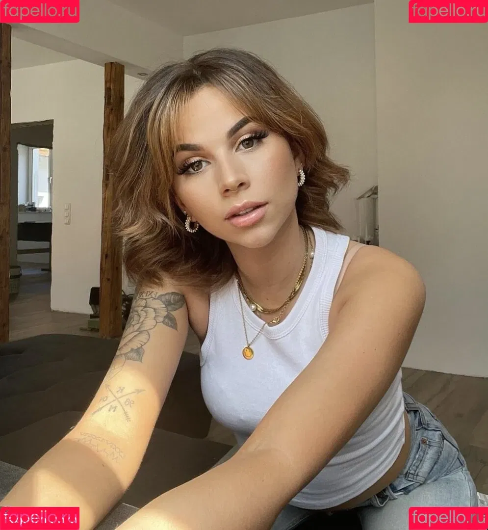Kira Rodrigues Onlyfans Photo Gallery 