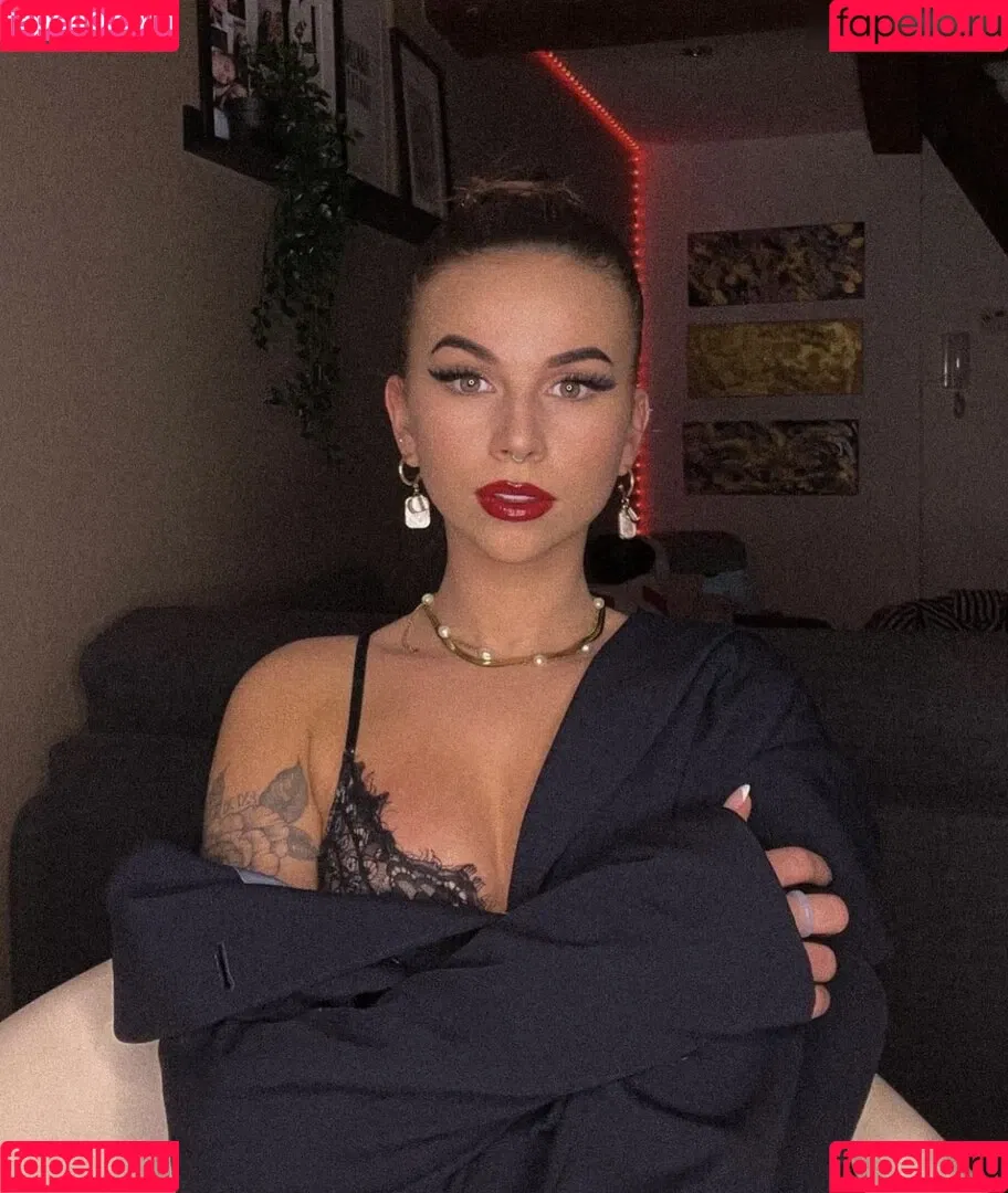 Kira Rodrigues Onlyfans Photo Gallery 