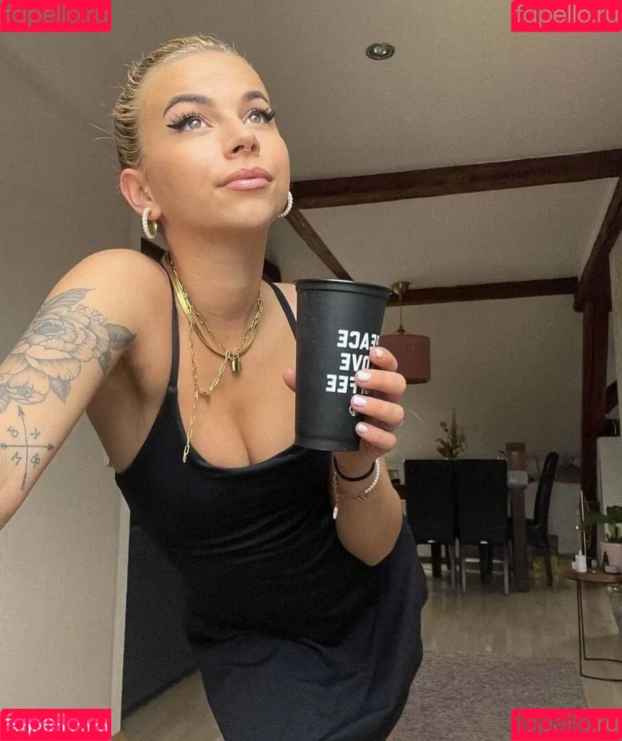 Kira Rodrigues Onlyfans Photo Gallery 