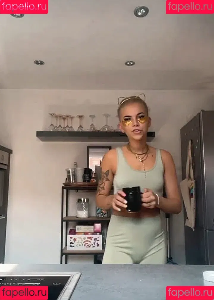 Kira Rodrigues Onlyfans Photo Gallery 