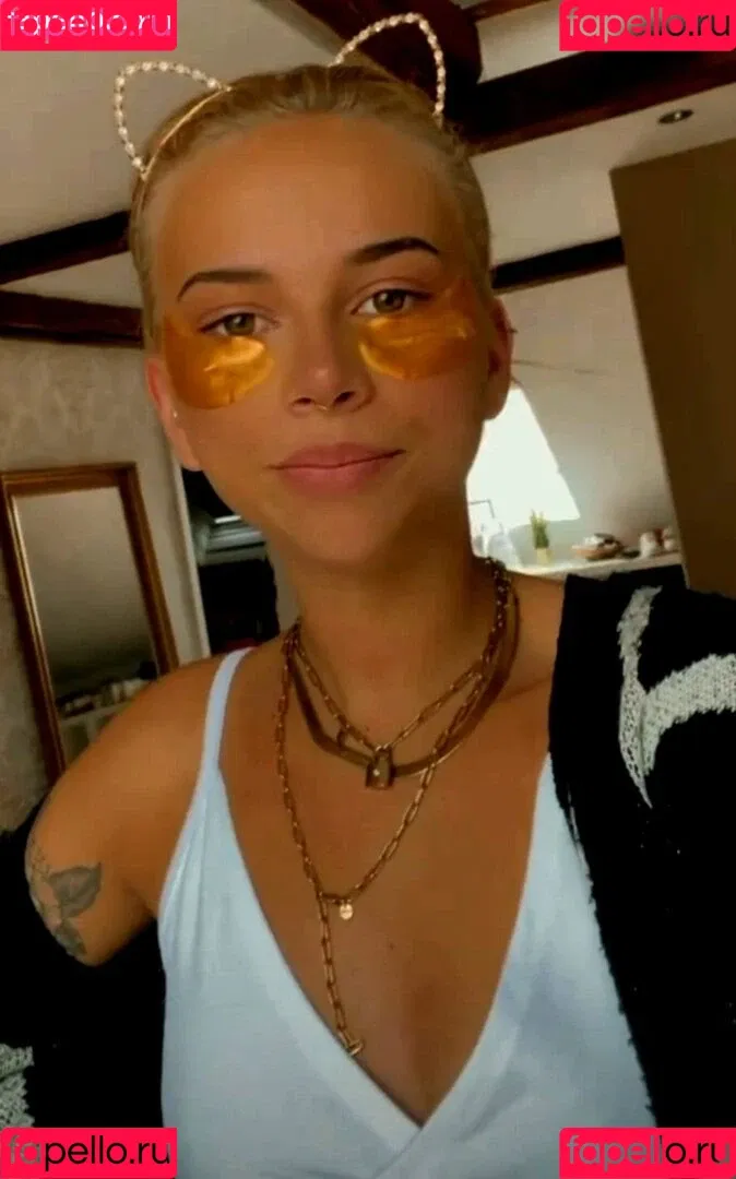 Kira Rodrigues Onlyfans Photo Gallery 