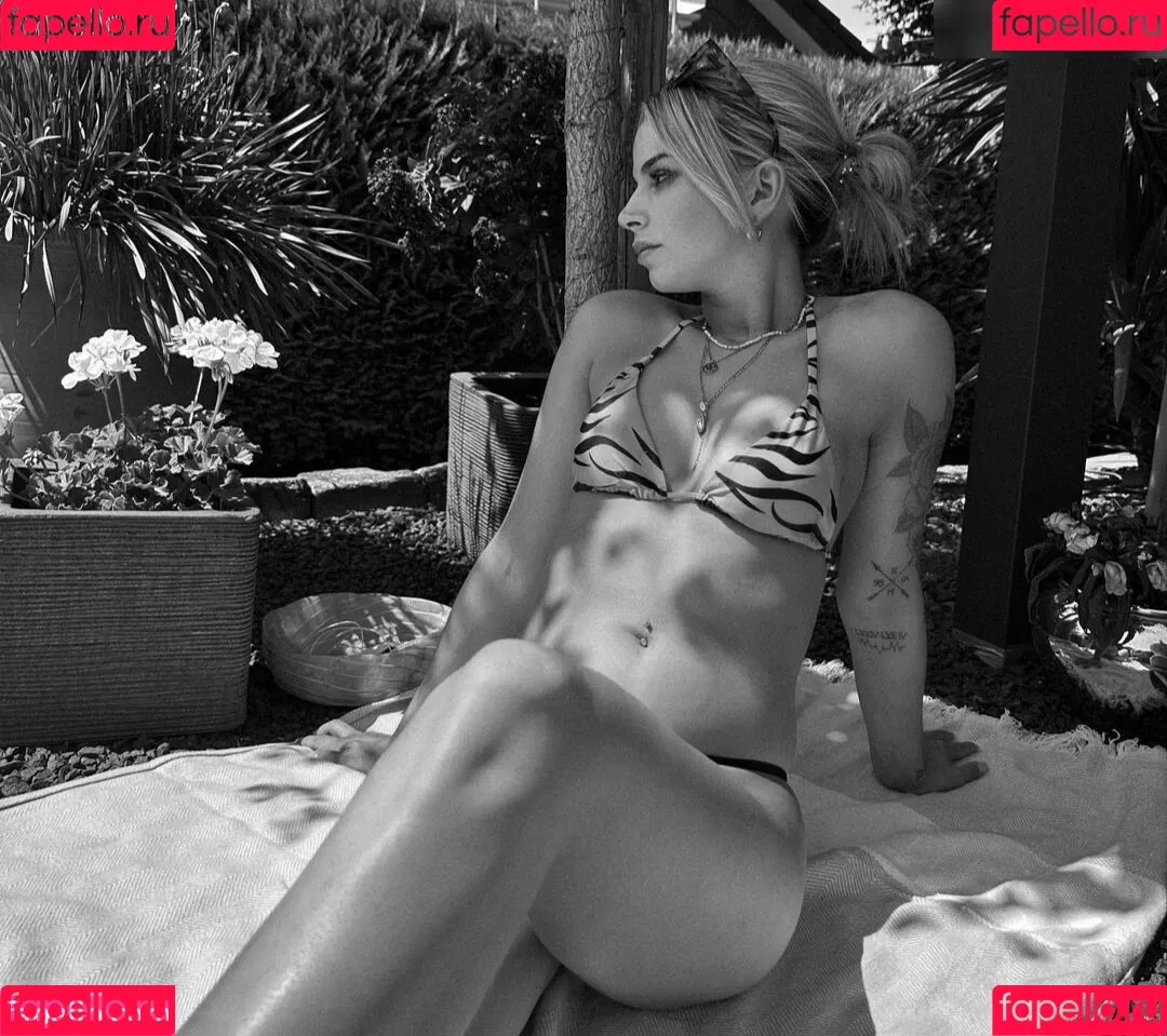 Kira Rodrigues Onlyfans Photo Gallery 
