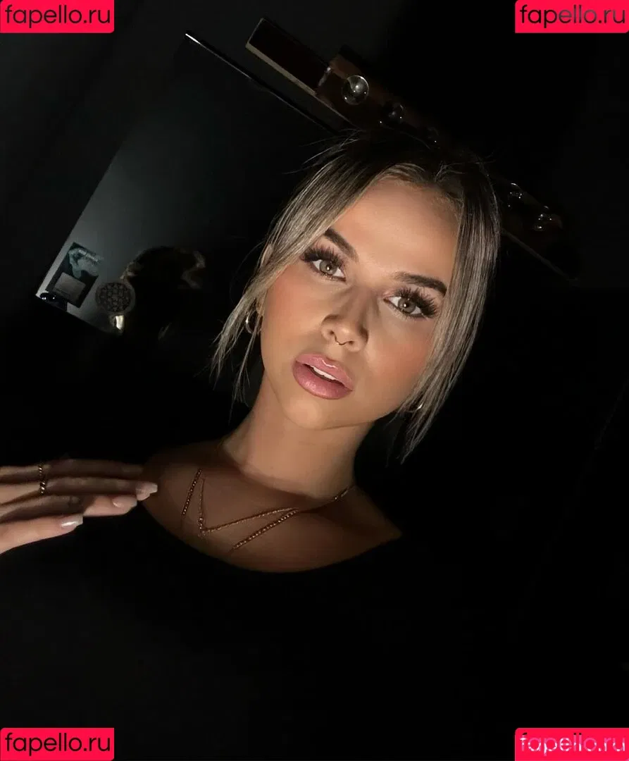 Kira Rodrigues Onlyfans Photo Gallery 