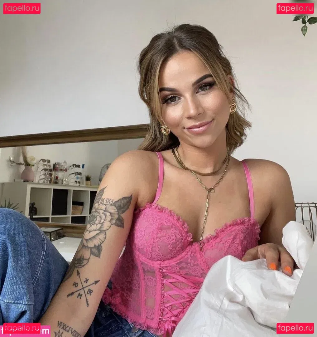 Kira Rodrigues Onlyfans Photo Gallery 