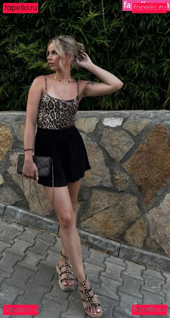 Kira Rodrigues Onlyfans Photo Gallery 