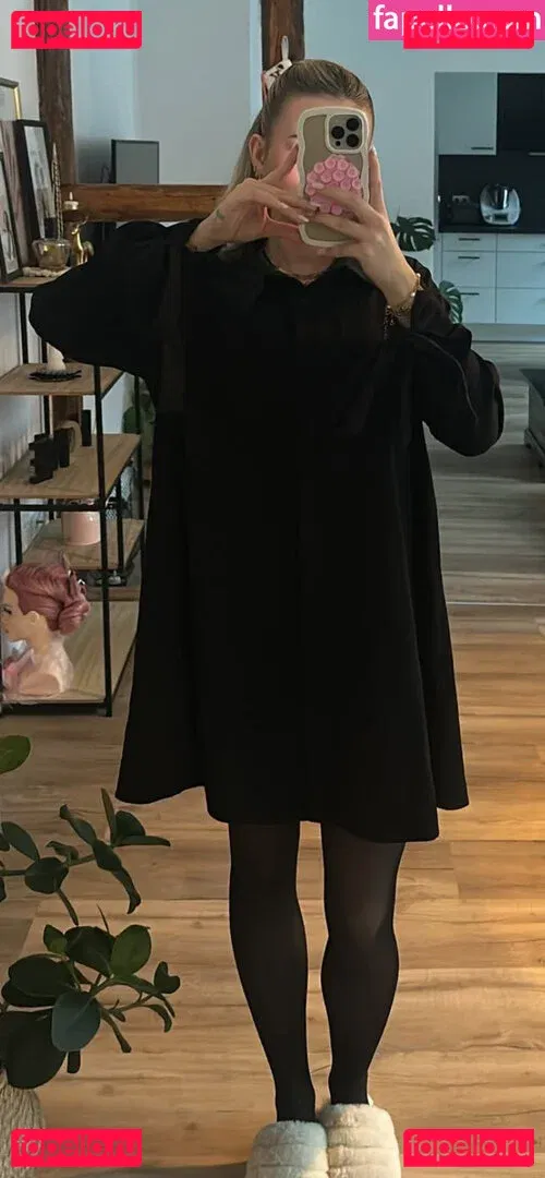 Kira Rodrigues Onlyfans Photo Gallery 