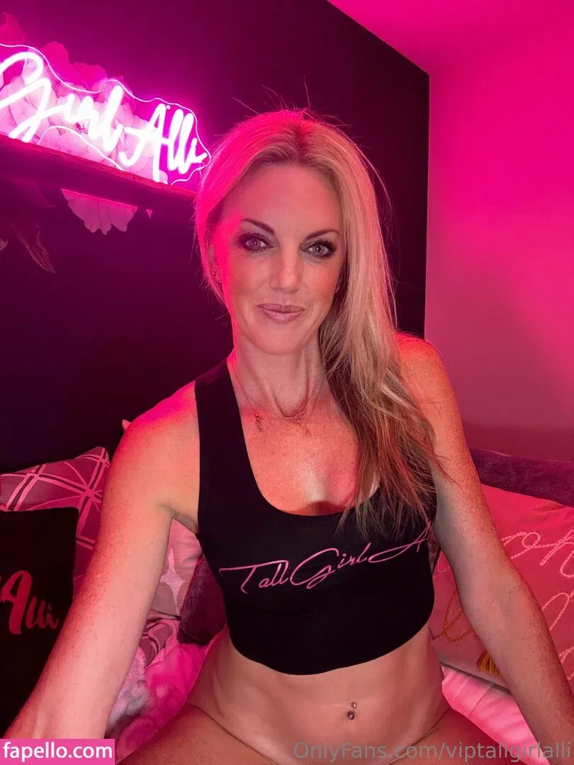 tallgirlalli Onlyfans Photo Gallery 