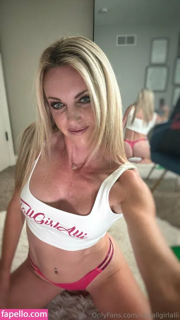 tallgirlalli Onlyfans Photo Gallery 