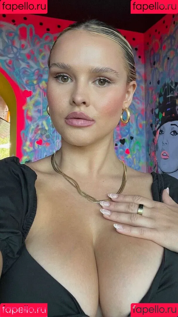 Kinsey Wolanski Onlyfans Photo Gallery 