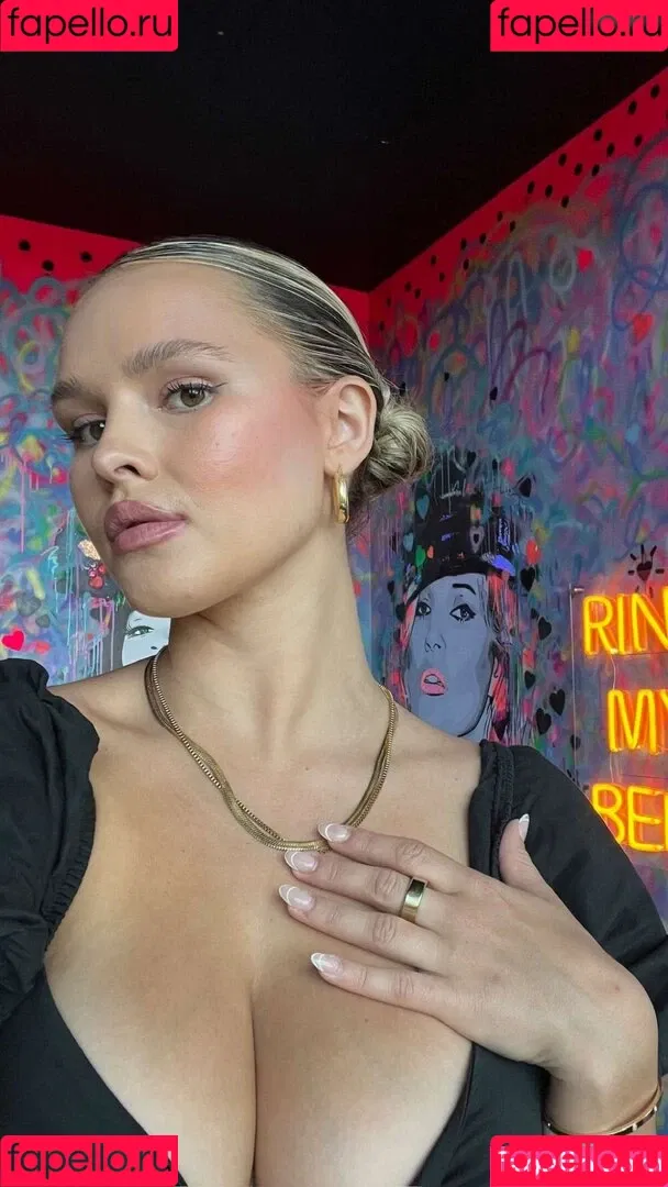 Kinsey Wolanski Onlyfans Photo Gallery 