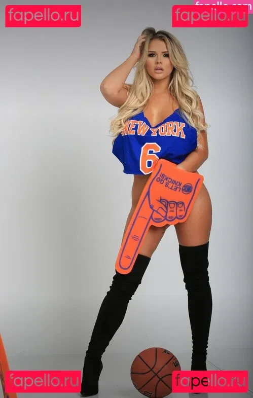 Kinsey Wolanski Onlyfans Photo Gallery 