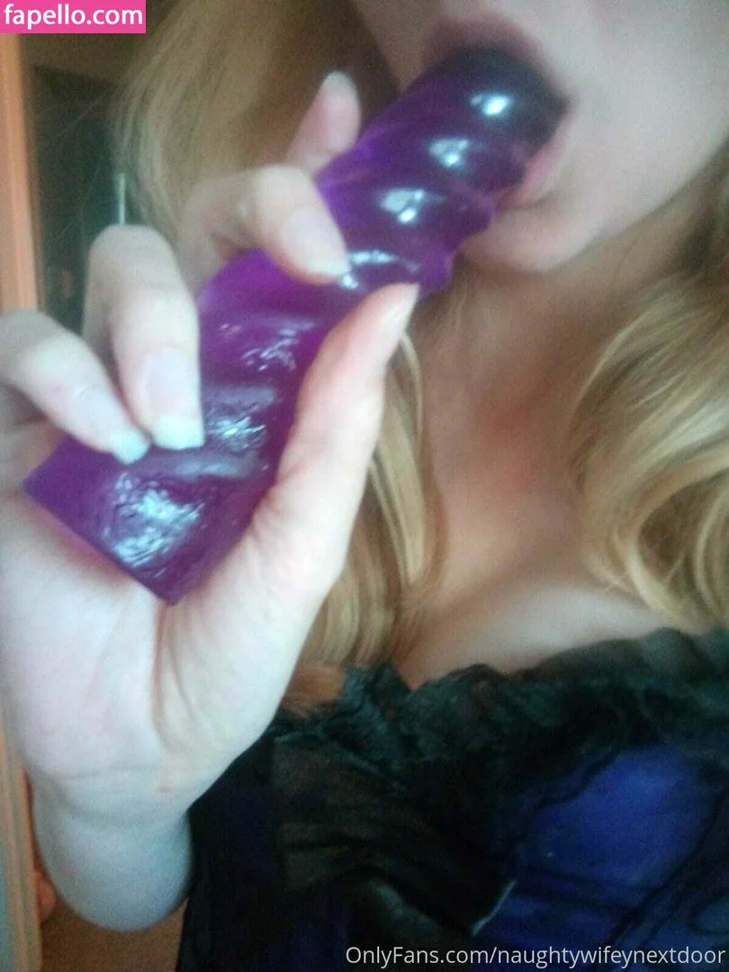 naughtywifeynextdoor Onlyfans Photo Gallery 