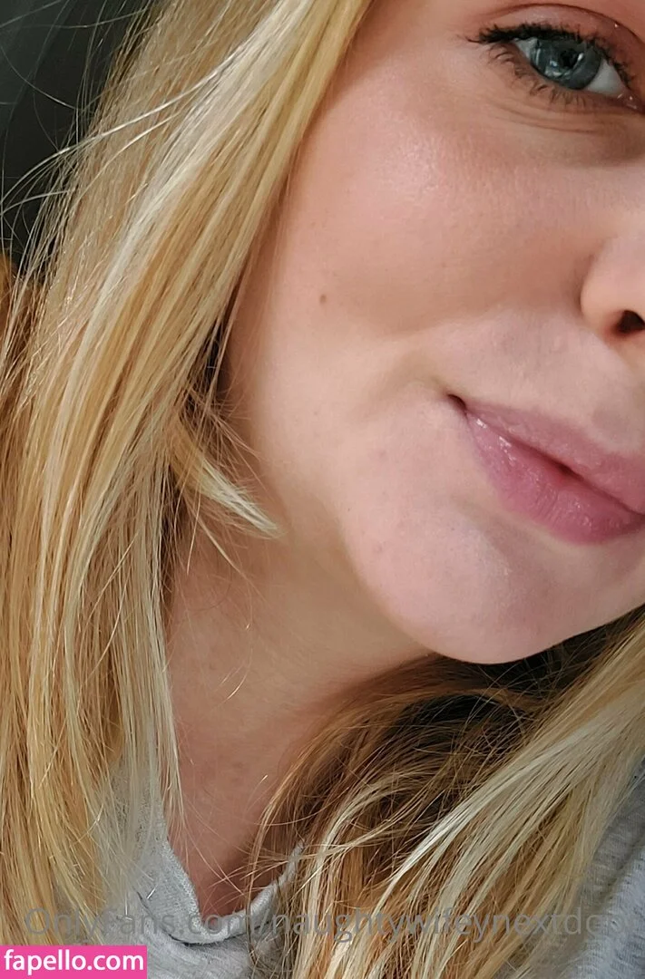naughtywifeynextdoor Onlyfans Photo Gallery 