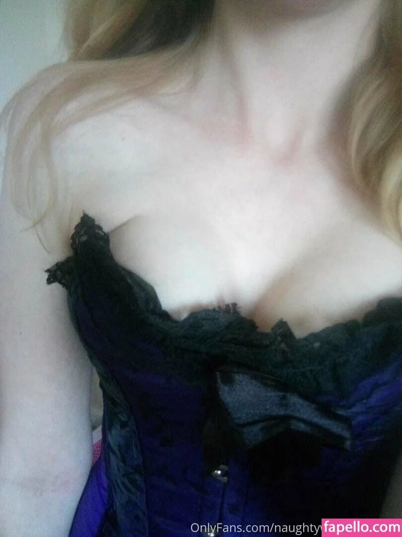 naughtywifeynextdoor Onlyfans Photo Gallery 