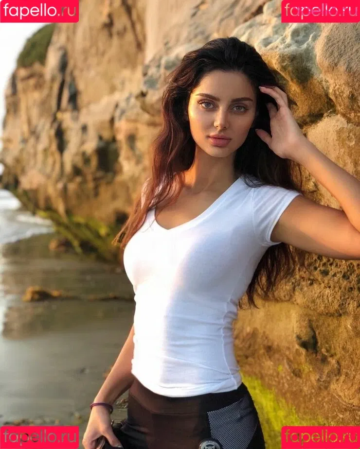 Mahlagha Jaberi Onlyfans Photo Gallery 