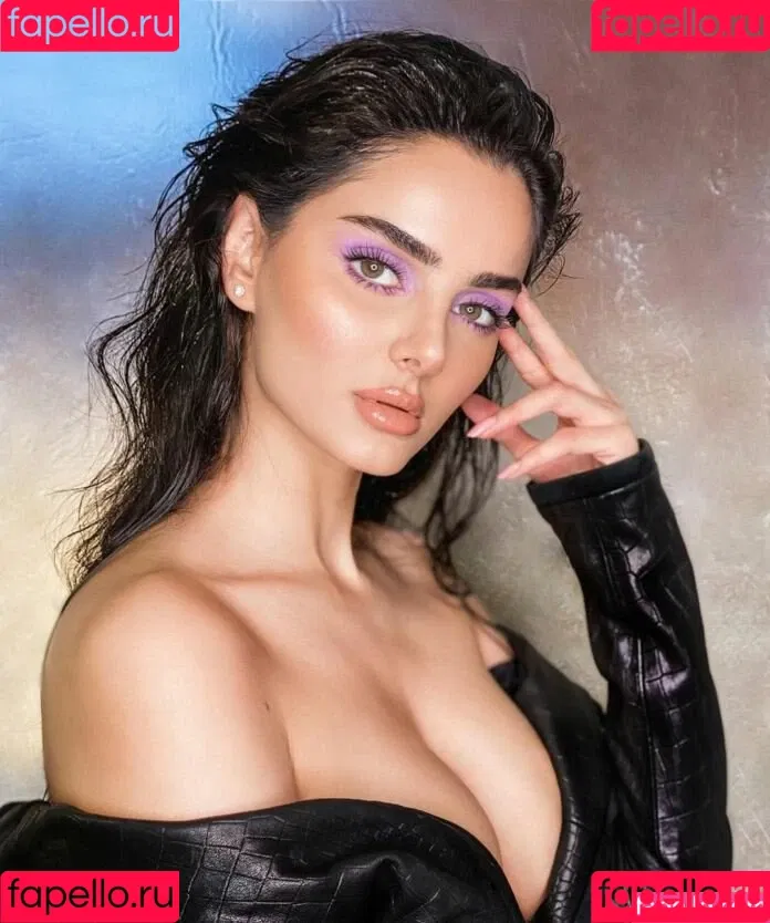 Mahlagha Jaberi Onlyfans Photo Gallery 