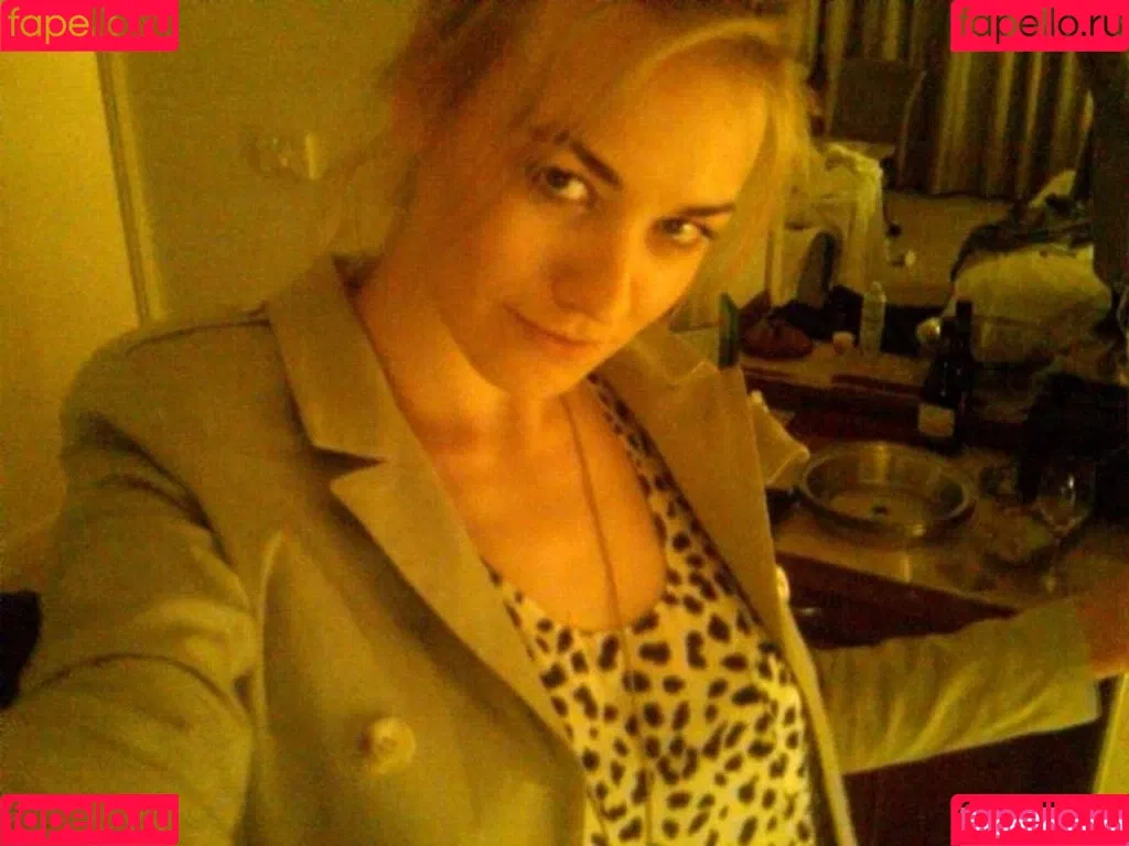 Yvonne Strahovski Onlyfans Photo Gallery 