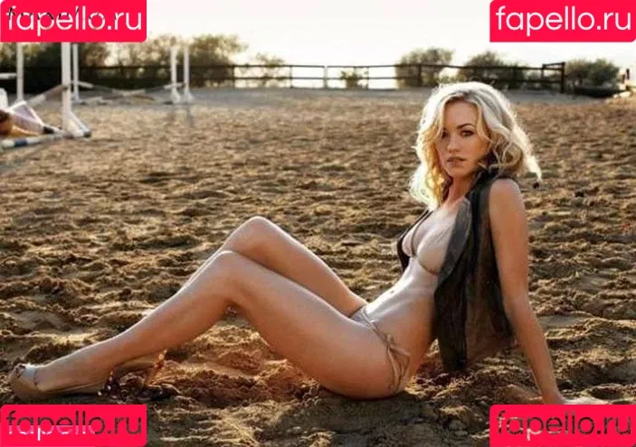 Yvonne Strahovski Onlyfans Photo Gallery 