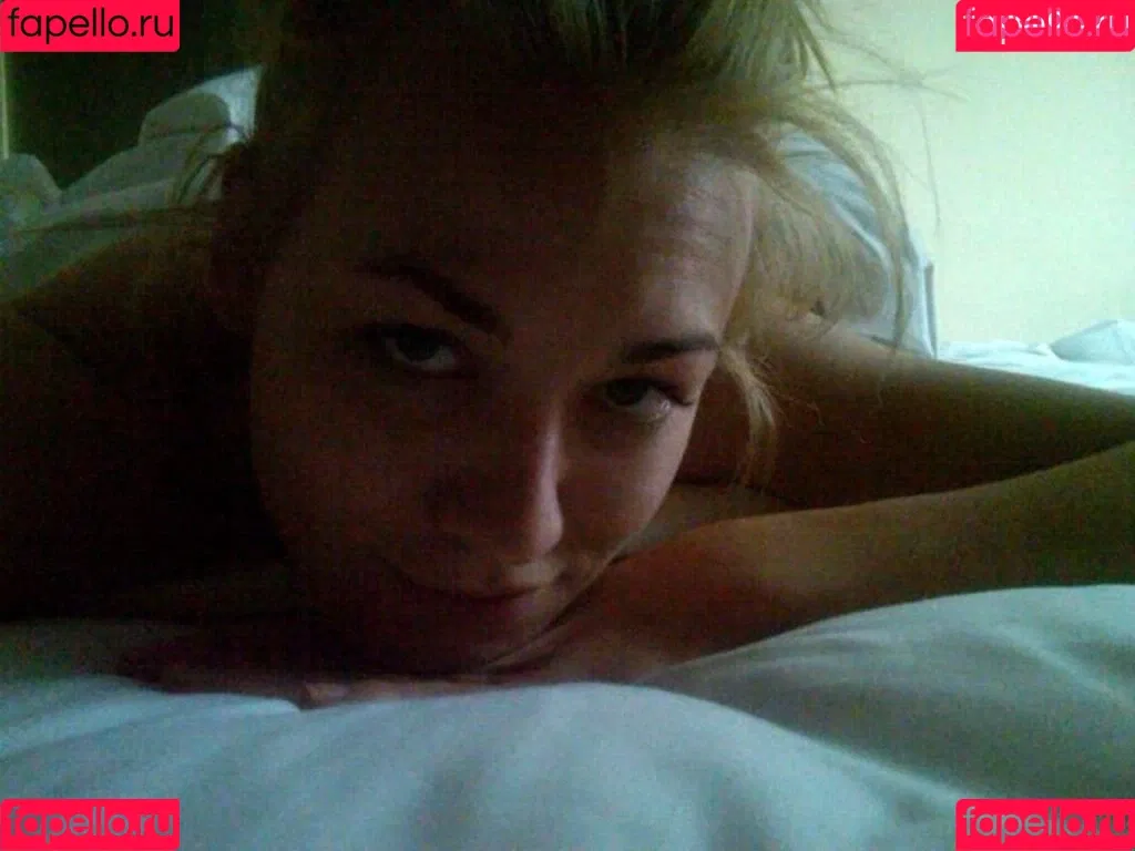 Yvonne Strahovski Onlyfans Photo Gallery 